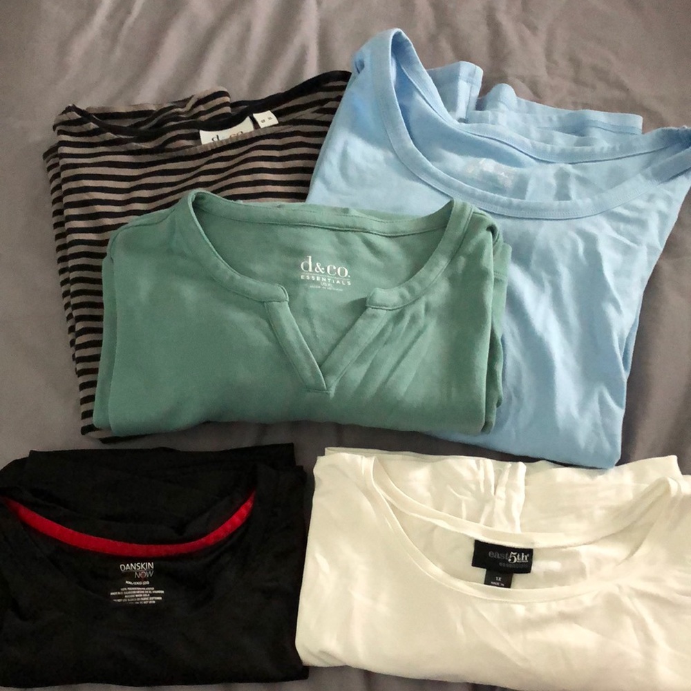 Top lot! Three Denim & Co casual tops in excellent shape, plus two free tops!